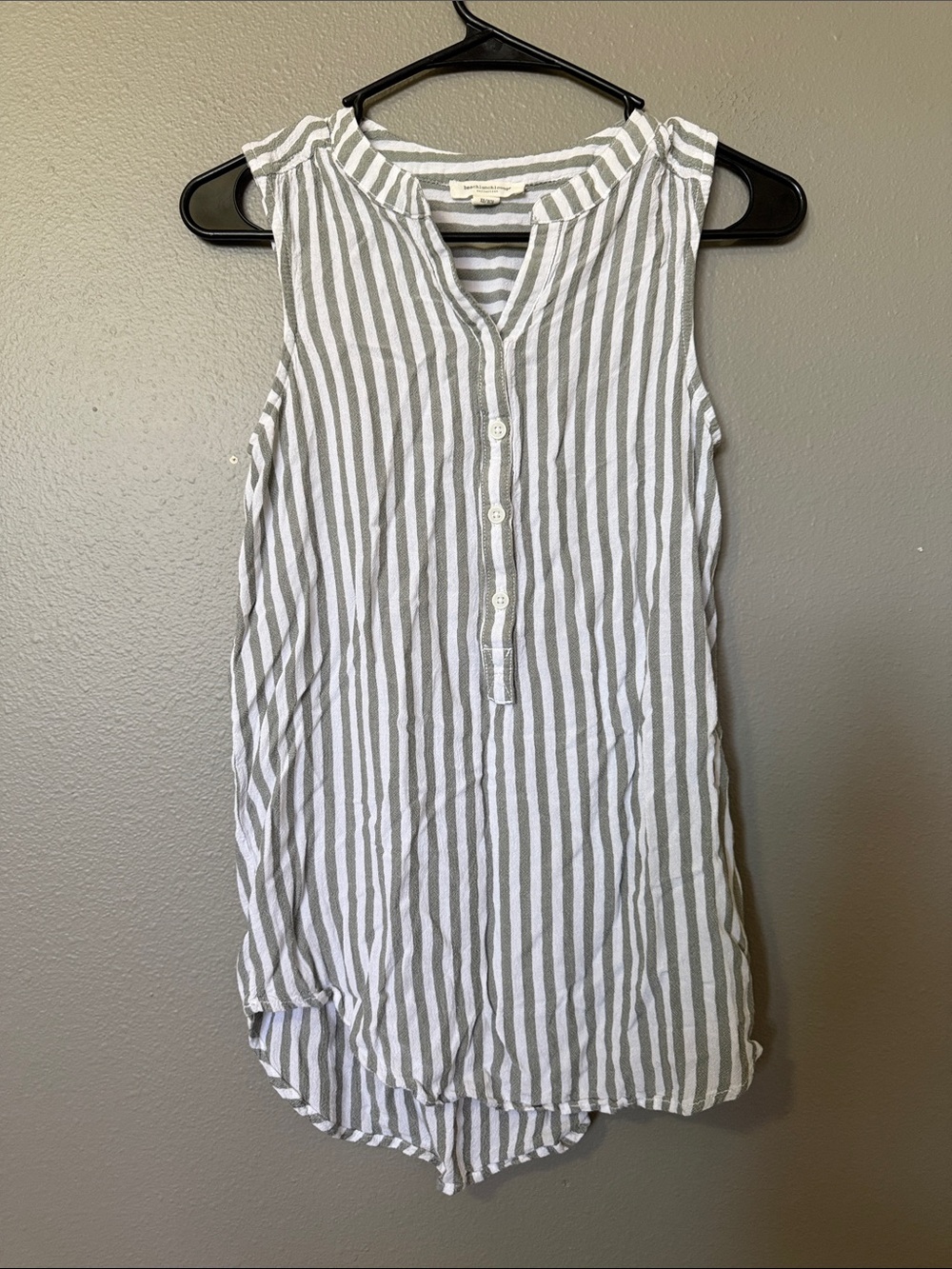 Women’s beachlunchlounge White and Gray Vertical Stripe Sleeveless Tunic
